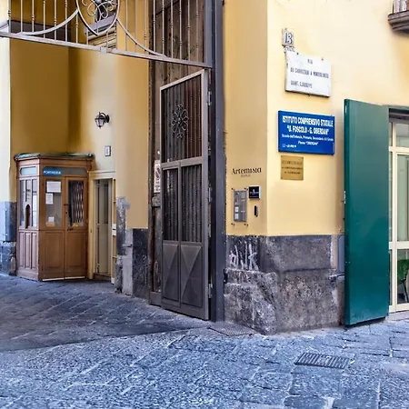 Artemisia Domus - Centro Storico بيت ضيافة