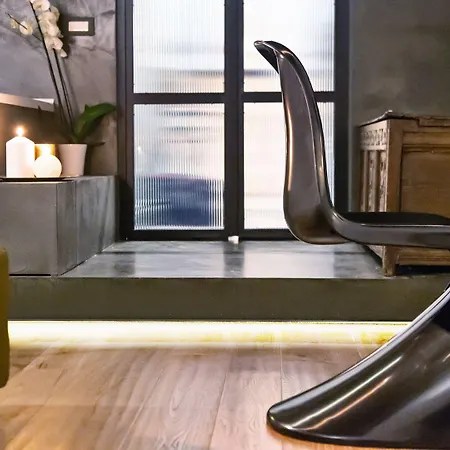 Artemisia Domus - Centro Storico بيت ضيافة 4*